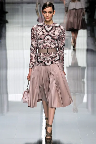 Look 19